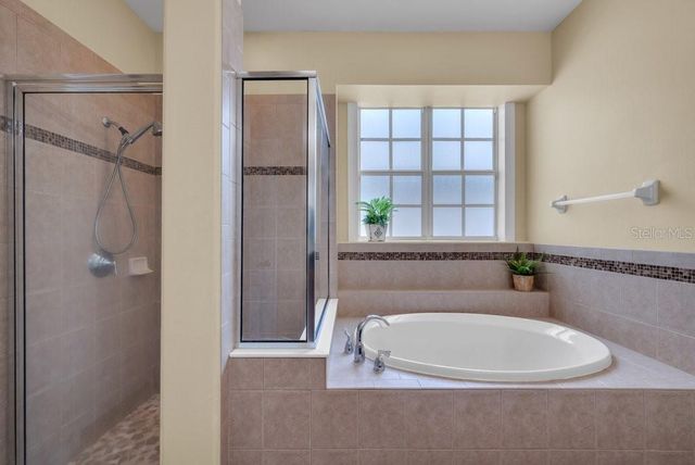 16001 LONEOAK VIEW DRIVE, Lithia, FL 33547