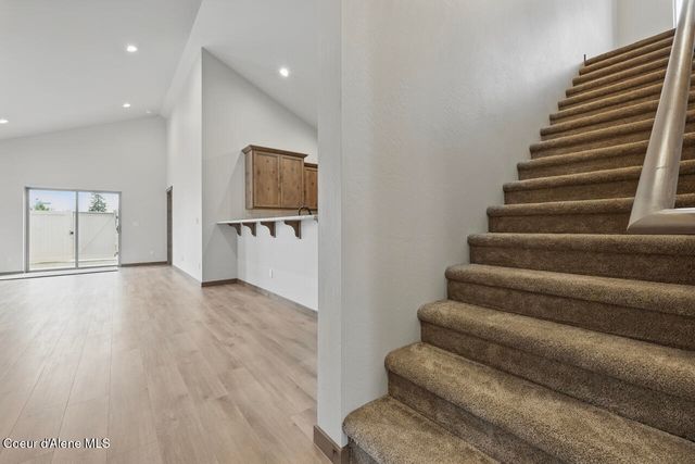 8424 N Snowflake Ln, Hayden, ID 83835