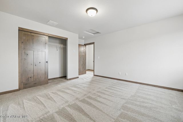 8424 N Snowflake Ln, Hayden, ID 83835