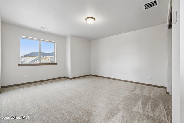 8424 N Snowflake Ln, Hayden, ID 83835