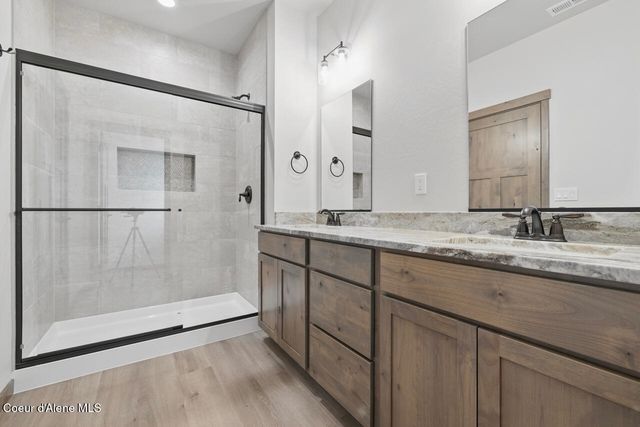 8424 N Snowflake Ln, Hayden, ID 83835