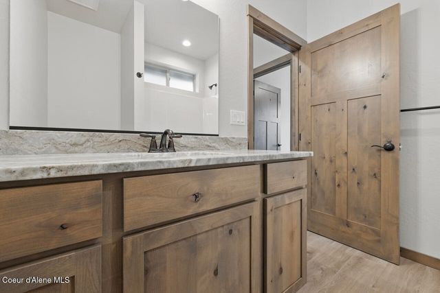 8424 N Snowflake Ln, Hayden, ID 83835