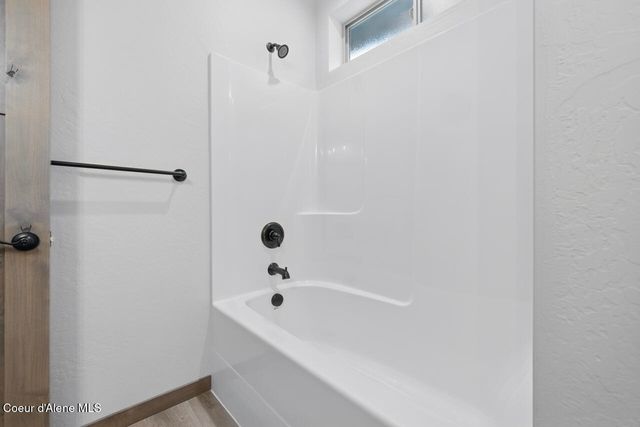 8424 N Snowflake Ln, Hayden, ID 83835