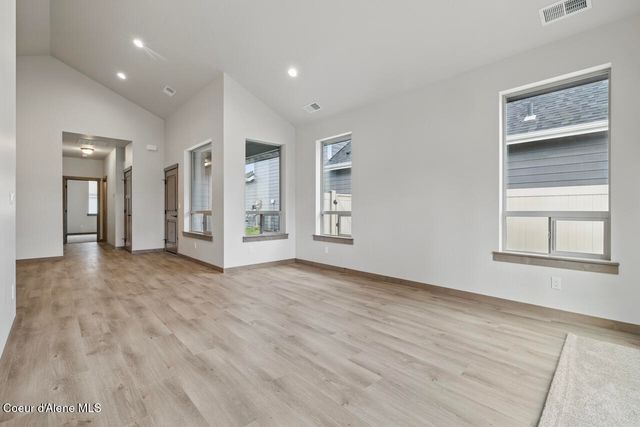 8424 N Snowflake Ln, Hayden, ID 83835