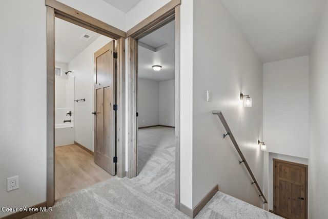 8424 N Snowflake Ln, Hayden, ID 83835