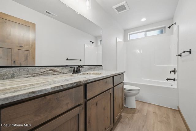 8424 N Snowflake Ln, Hayden, ID 83835