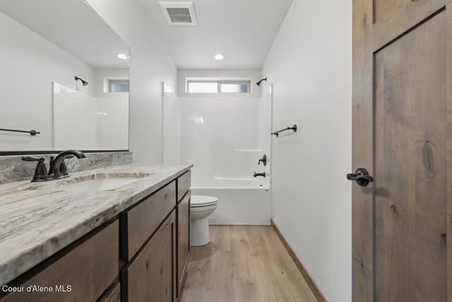 8424 N Snowflake Ln, Hayden, ID 83835