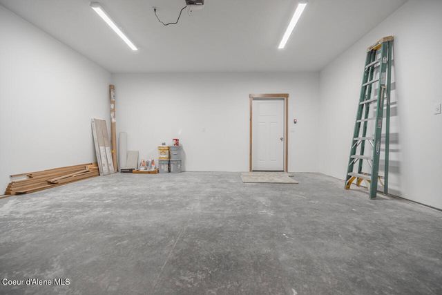 8424 N Snowflake Ln, Hayden, ID 83835