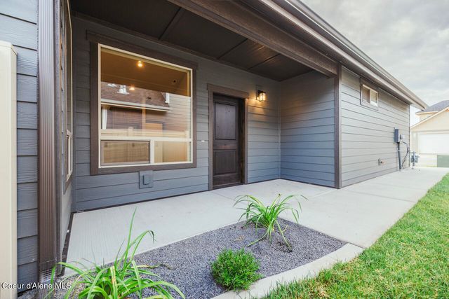 8424 N Snowflake Ln, Hayden, ID 83835