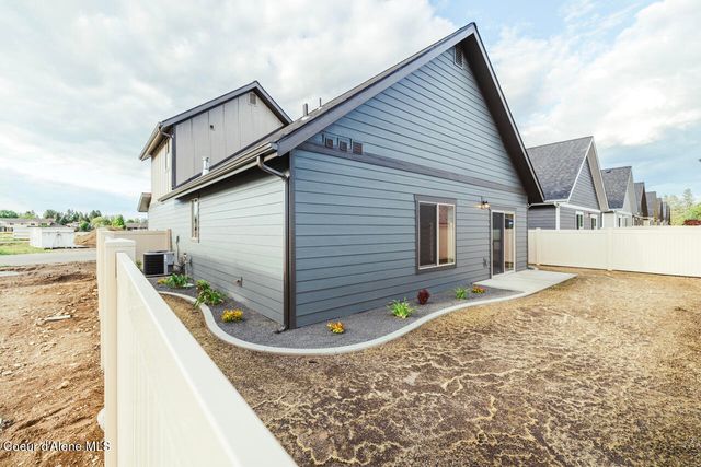 8424 N Snowflake Ln, Hayden, ID 83835