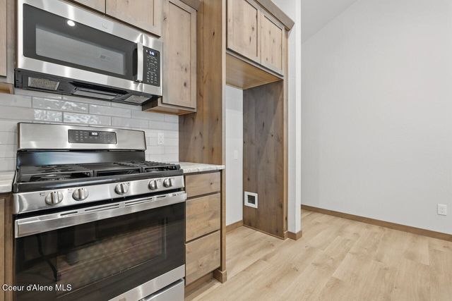 8424 N Snowflake Ln, Hayden, ID 83835