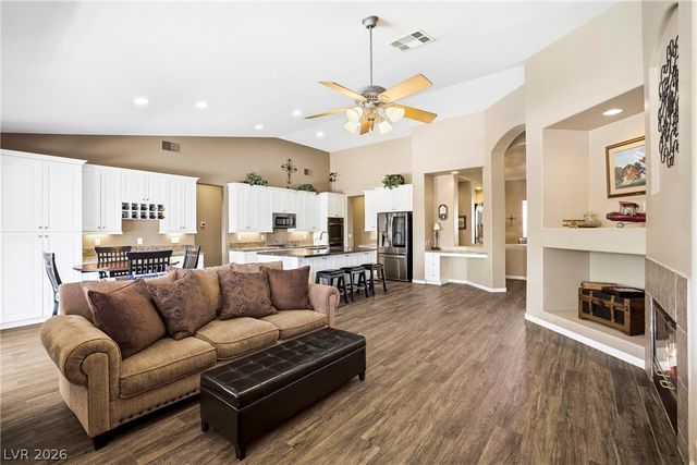 348 Quiet Harbor Drive, Henderson, NV 89052