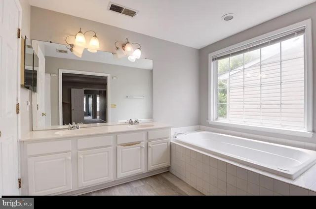13118 ROSE PETAL CIR, Herndon, VA 20171