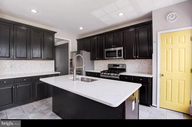 13118 ROSE PETAL CIR, Herndon, VA 20171