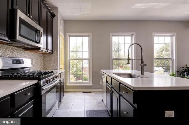 13118 ROSE PETAL CIR, Herndon, VA 20171