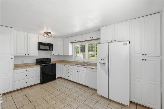 310 N John Street, Decatur, MI 49045