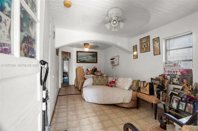 1733 NW 66th St, Miami, FL 33147