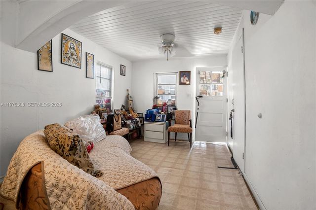 1733 NW 66th St, Miami, FL 33147