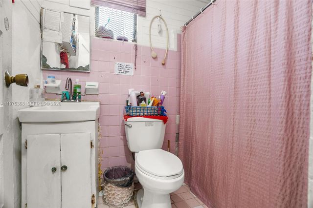 1733 NW 66th St, Miami, FL 33147