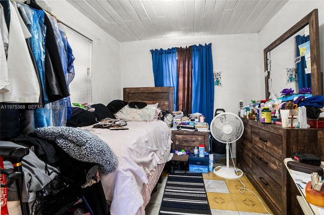 1733 NW 66th St, Miami, FL 33147