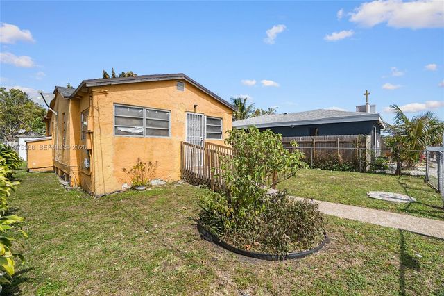 1733 NW 66th St, Miami, FL 33147