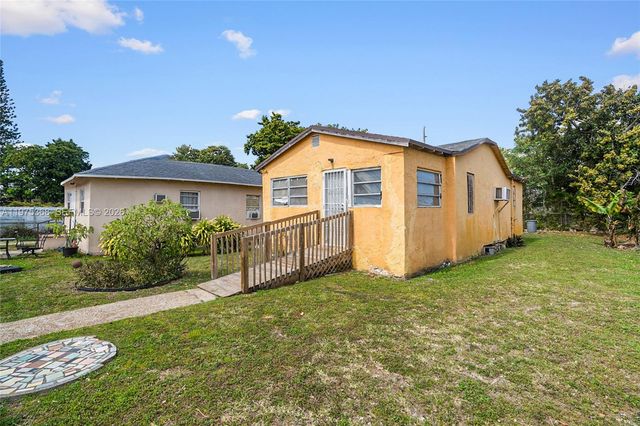 1733 NW 66th St, Miami, FL 33147