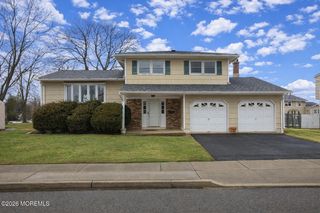 21 Sherwood Road, Parlin, NJ 08859