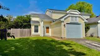 10 Rugby Court, Glendale Heights, IL 60139