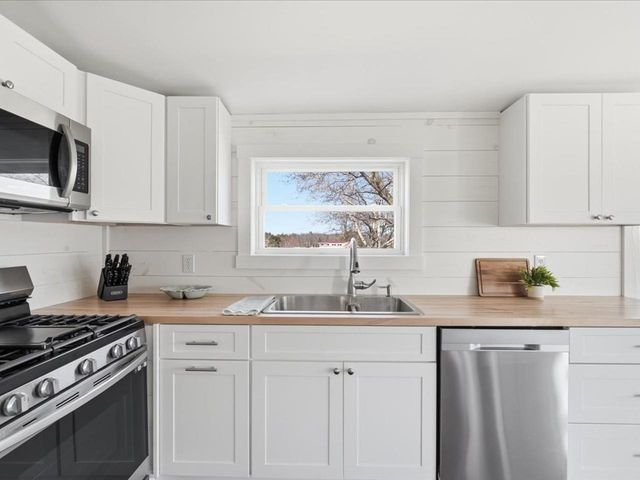 10 Gull Lane, South Hero, VT 05486