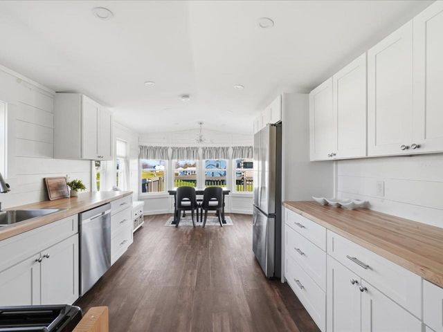 10 Gull Lane, South Hero, VT 05486