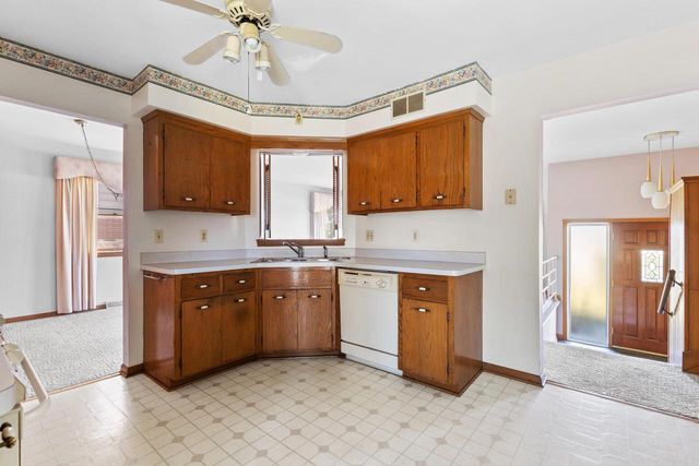 2744 N Park DRIVE, Wauwatosa, WI 53222