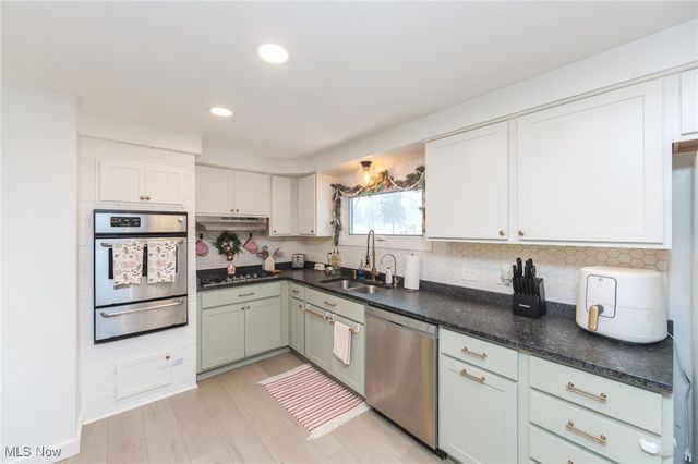 975 Colony Drive, Aurora, OH 44202