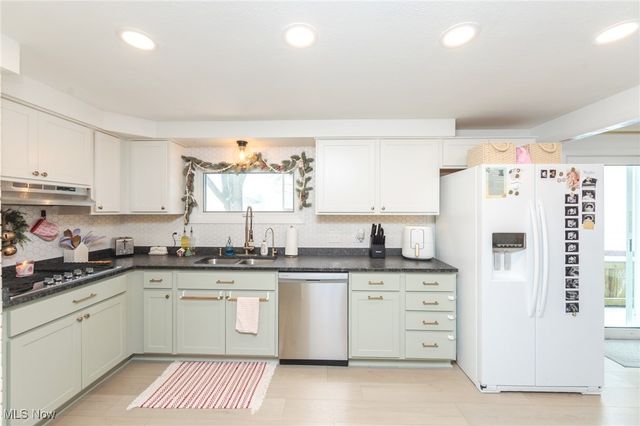 975 Colony Drive, Aurora, OH 44202