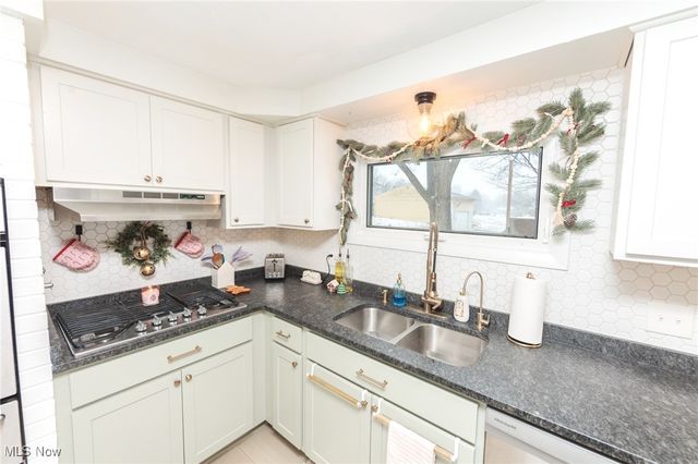 975 Colony Drive, Aurora, OH 44202