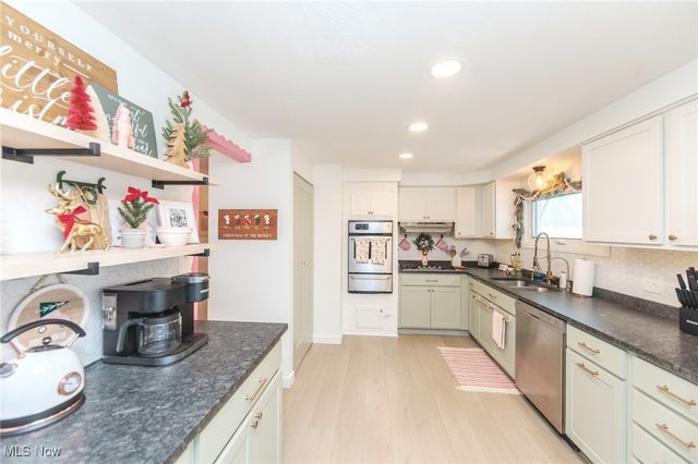 975 Colony Drive, Aurora, OH 44202