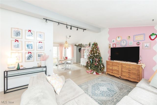 975 Colony Drive, Aurora, OH 44202