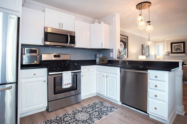 8 Westwood Drive, Indian Head Park, IL 60525