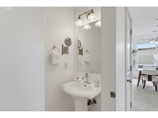 10757 Ne RED WING Way 201, Hillsboro, OR 97006