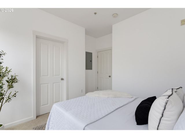 10757 Ne RED WING Way 201, Hillsboro, OR 97006