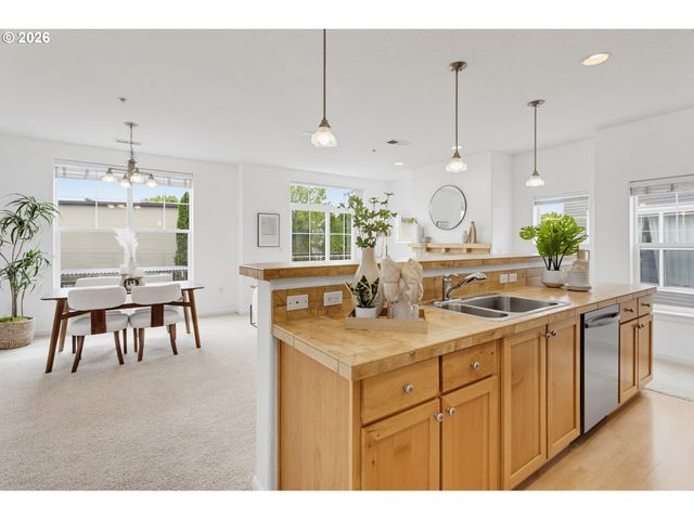 10757 Ne RED WING Way 201, Hillsboro, OR 97006