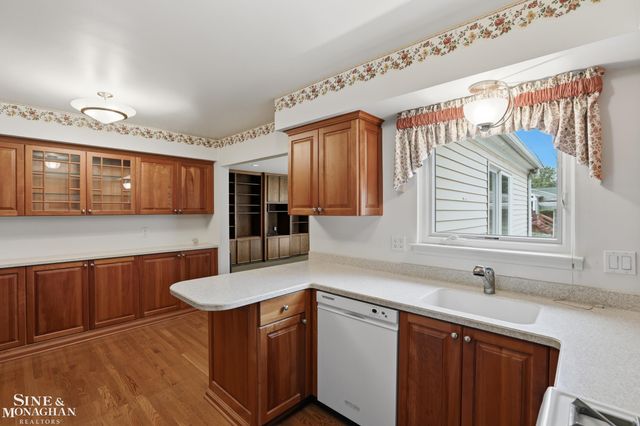 28036 Ann Arbor Trail, Westland, MI 48185