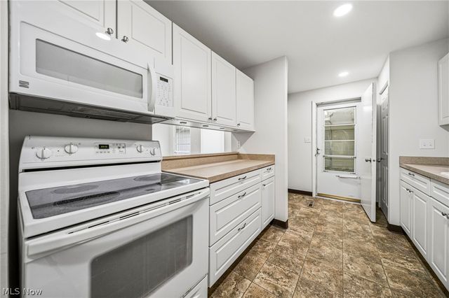 7982 Colonial Drive, Mentor, OH 44060