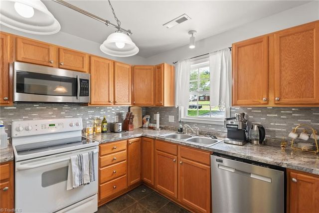 6941 Rangecrest Road, Belews Creek, NC 27009