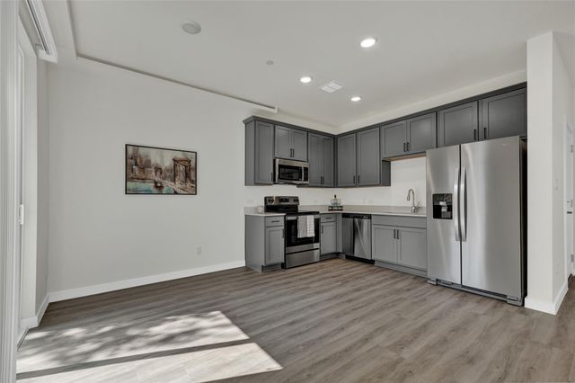 104 Creekside TRL 303, Kyle, TX 78640