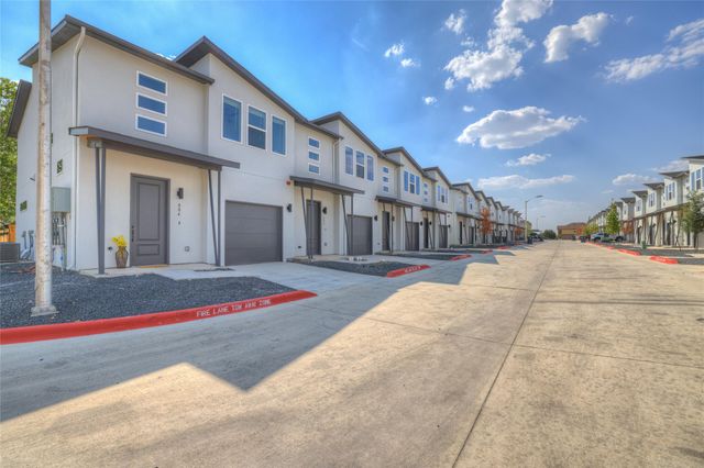 104 Creekside TRL 303, Kyle, TX 78640