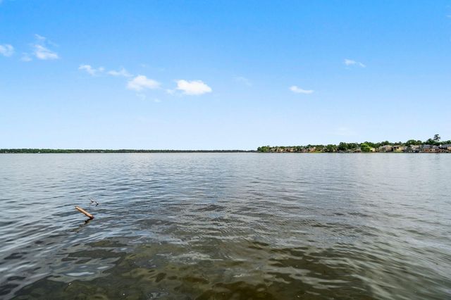 8826 Cross Country Drive, Houston, TX 77346