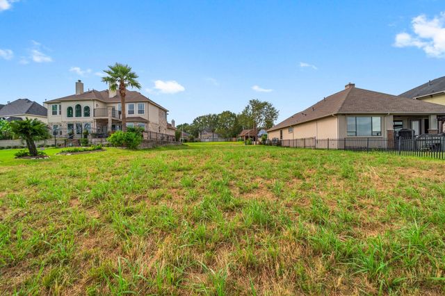 8826 Cross Country Drive, Houston, TX 77346