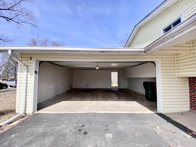 22621 Mission Drive, Richton Park, IL 60471