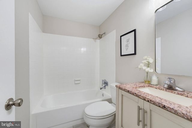 3113 PEBBLE HILL LN, Fairfax, VA 22031