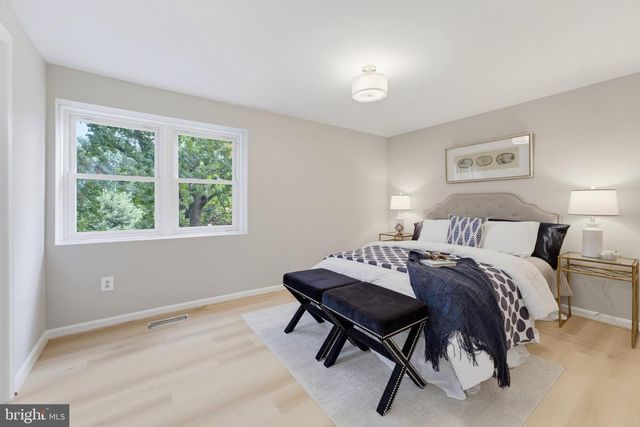 3113 PEBBLE HILL LN, Fairfax, VA 22031
